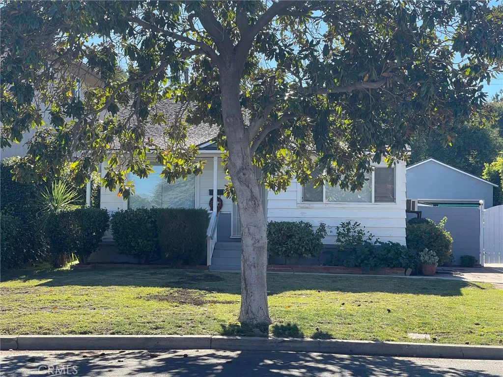 18048 Valley Vista Boulevard, Encino, California 91316 home-pic-1
