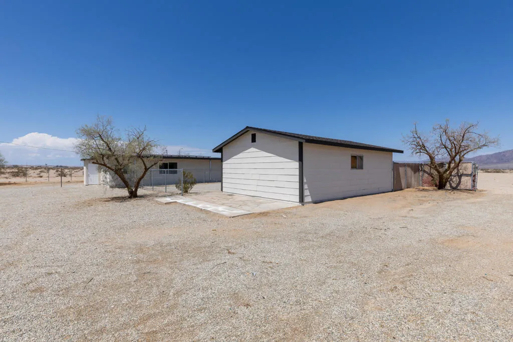 84417 Amboy Road, 29 Palms, California 92277 home-pic-18