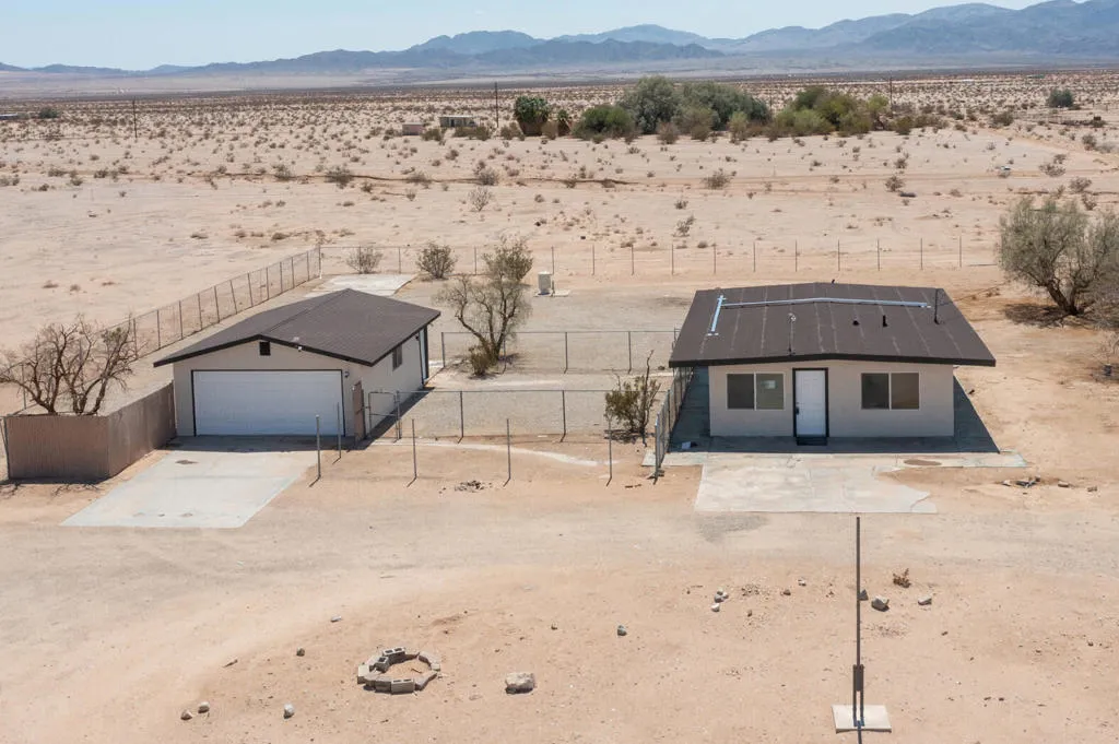 84417 Amboy Road, 29 Palms, California 92277 home-pic-1