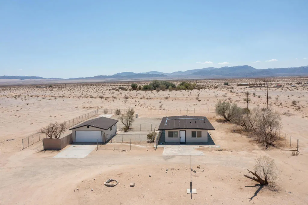 84417 Amboy Road, 29 Palms, California 92277 home-pic-21