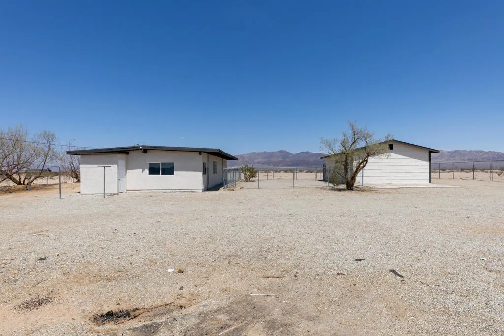 84417 Amboy Road, 29 Palms, California 92277 home-pic-19
