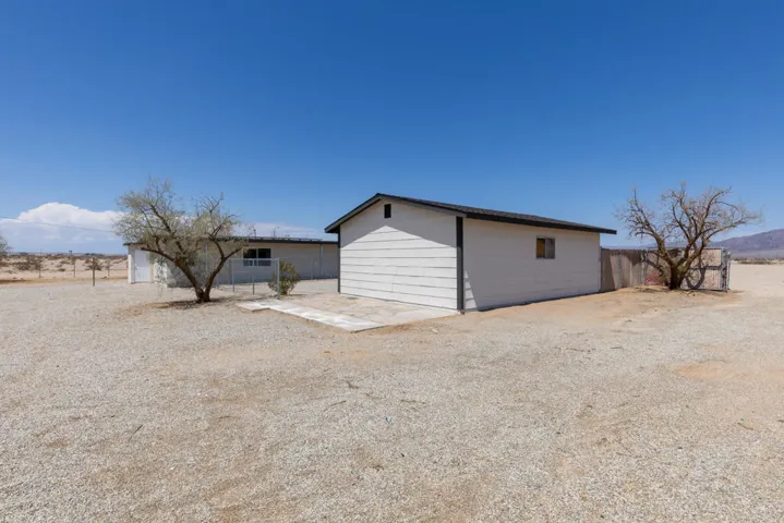 Amboy_Road_29_Palms-4