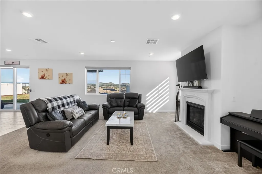 30646 Canary Palm Circle, Menifee, California 92584 home-pic-18
