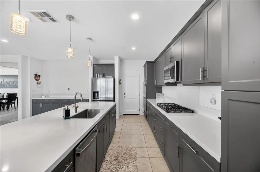 30646 Canary Palm Circle, Menifee, California 92584 home-pic-27