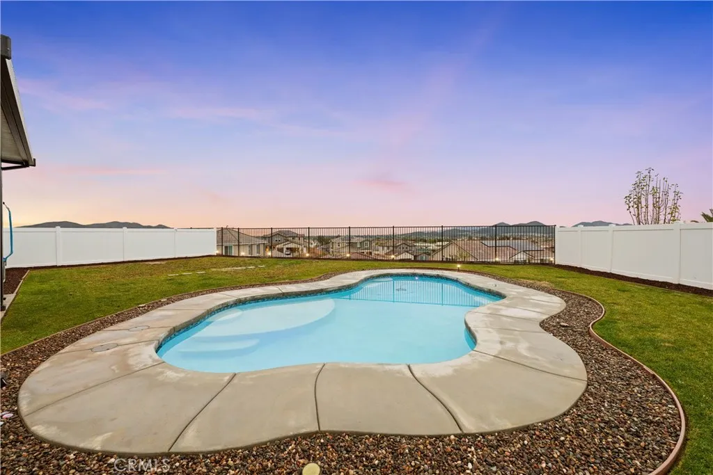 30646 Canary Palm Circle, Menifee, California 92584 home-pic-7