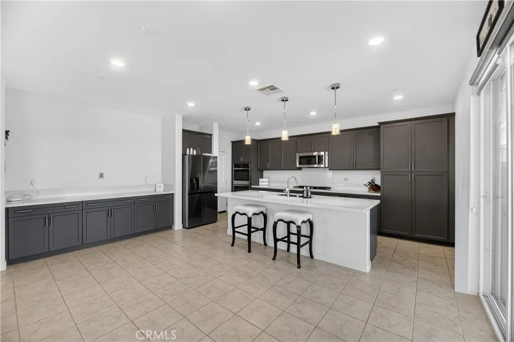 30646 Canary Palm Circle, Menifee, California 92584 home-pic-23