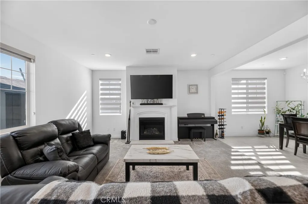 30646 Canary Palm Circle, Menifee, California 92584 home-pic-17