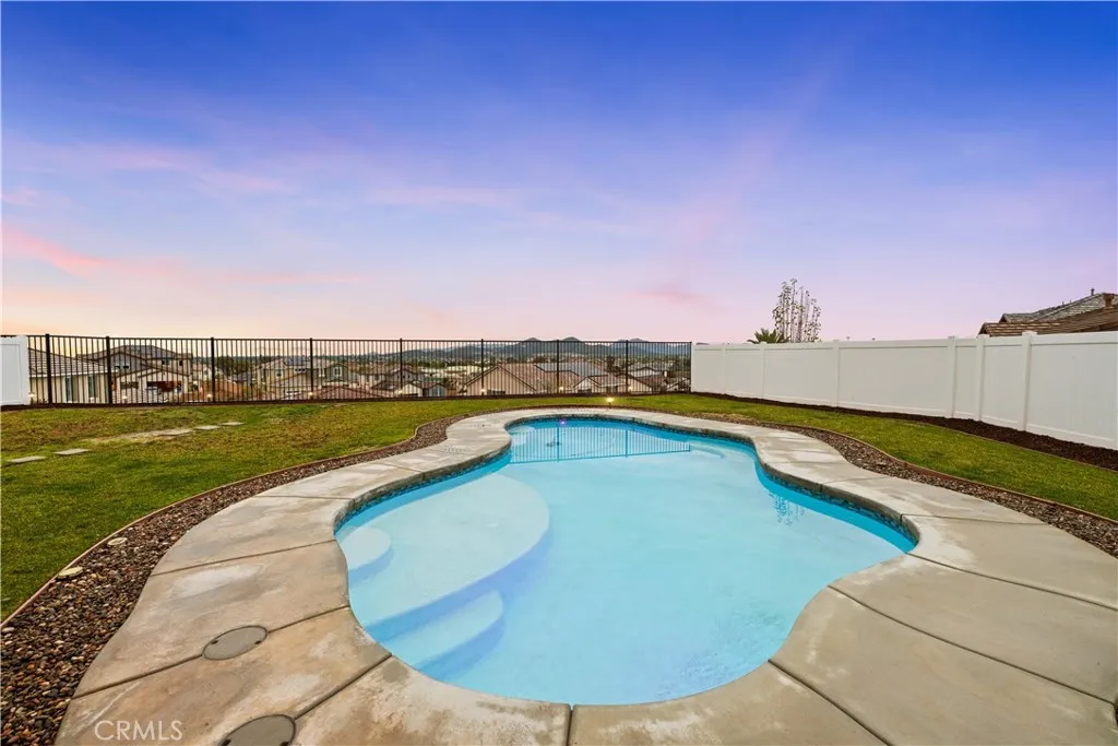 30646 Canary Palm Circle, Menifee, California 92584 home-pic-10