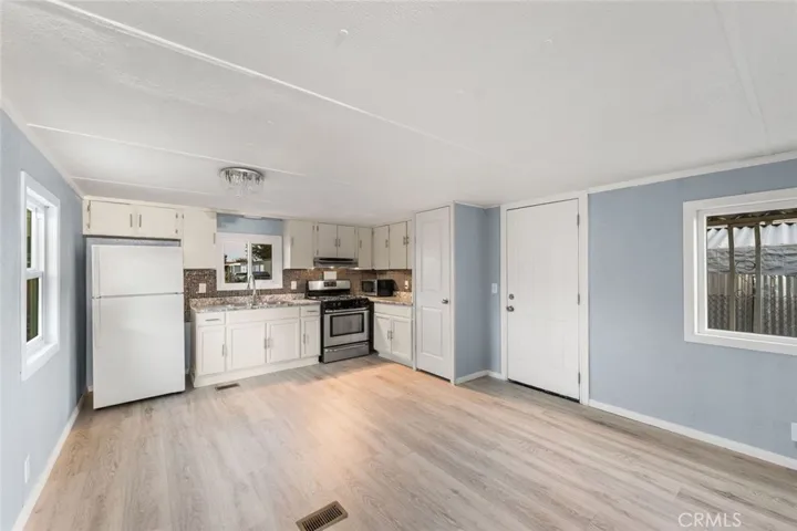 3300 15th W, Rosamond, California 93560