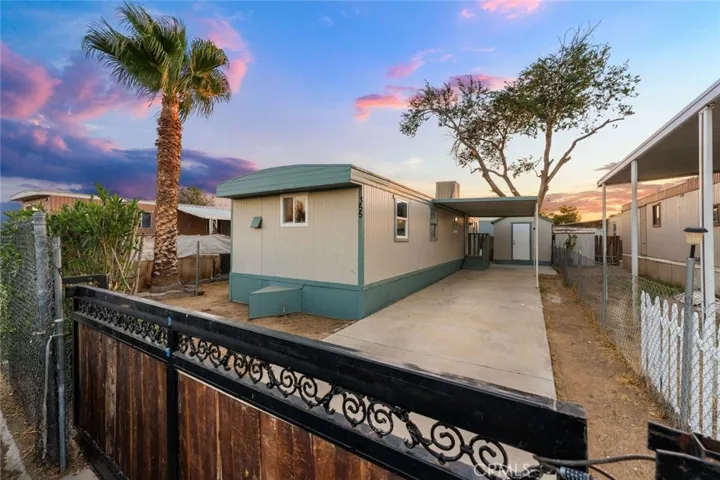 3300 15th W, Rosamond, California 93560