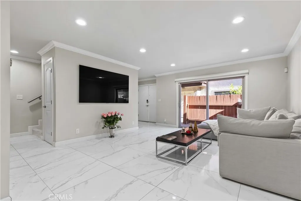 630 E Garflied Avenue E 6, Glendale, California 91205 home-pic-8