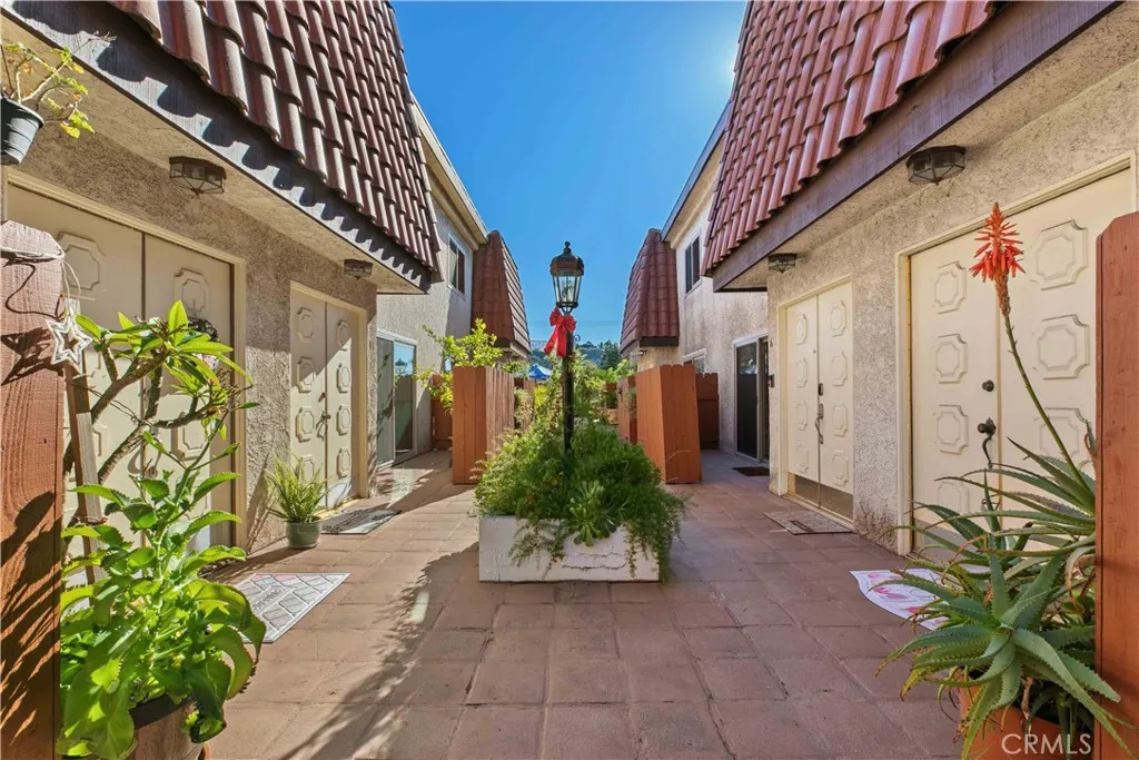 630 E Garflied Avenue E 6, Glendale, California 91205 home-pic-4