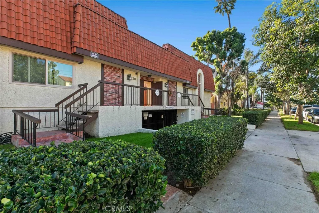 630 E Garflied Avenue E 6, Glendale, California 91205 home-pic-2