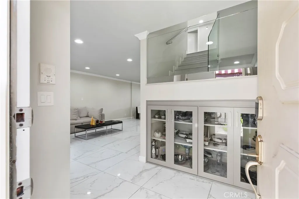 630 E Garflied Avenue E 6, Glendale, California 91205 home-pic-7