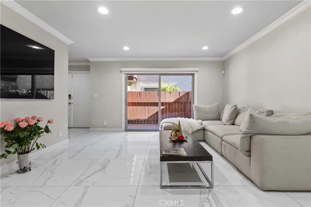 630 E Garflied Avenue E 6, Glendale, California 91205 home-pic-12
