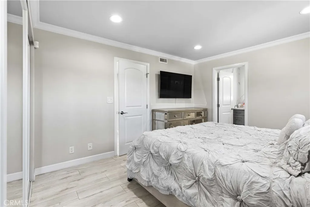 630 E Garflied Avenue E 6, Glendale, California 91205 home-pic-38