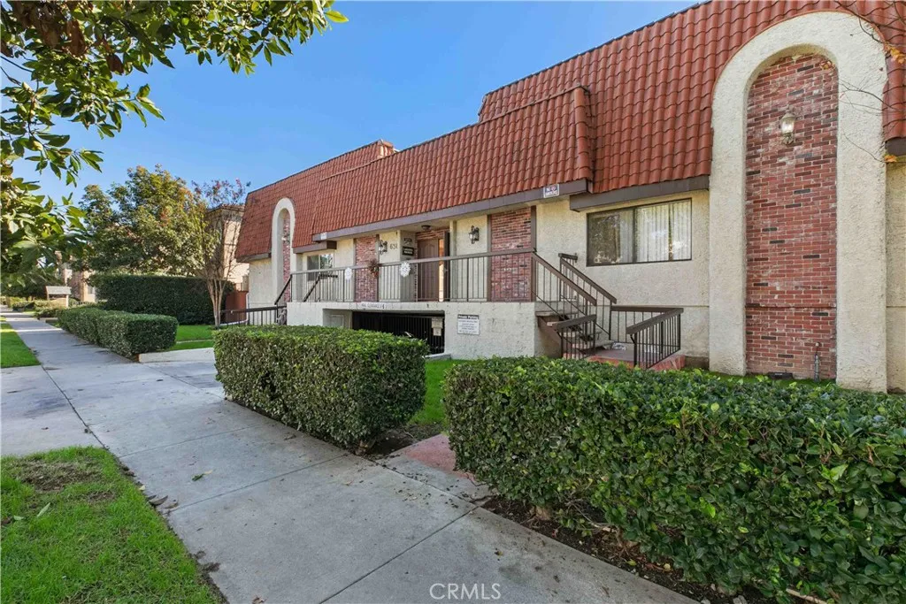 630 E Garflied Avenue E 6, Glendale, California 91205 home-pic-3