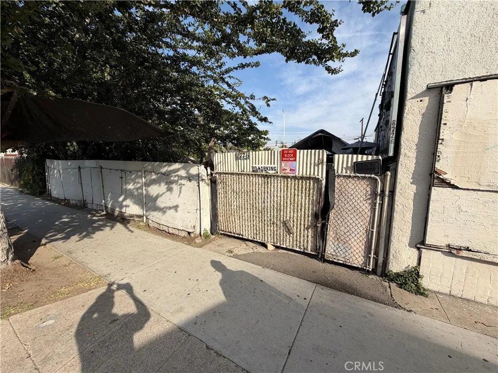 8226 S Main, Los Angeles, California 90003 home-pic-2