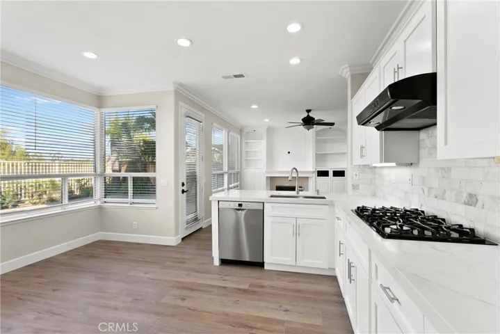 Kitchen with nook