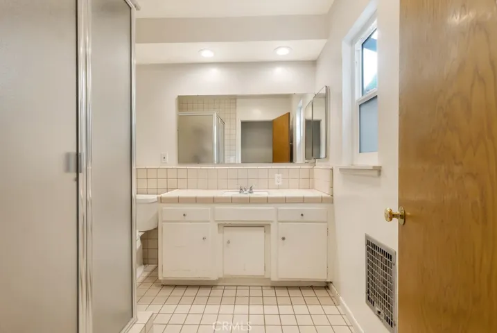 9731 Rathburn, Northridge, California 91325