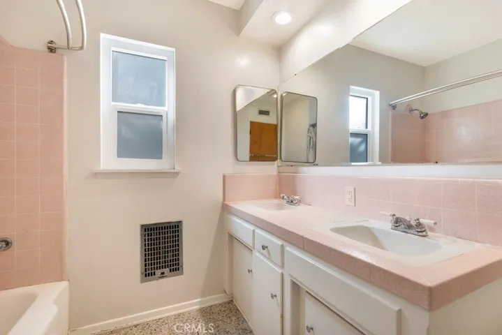9731 Rathburn, Northridge, California 91325
