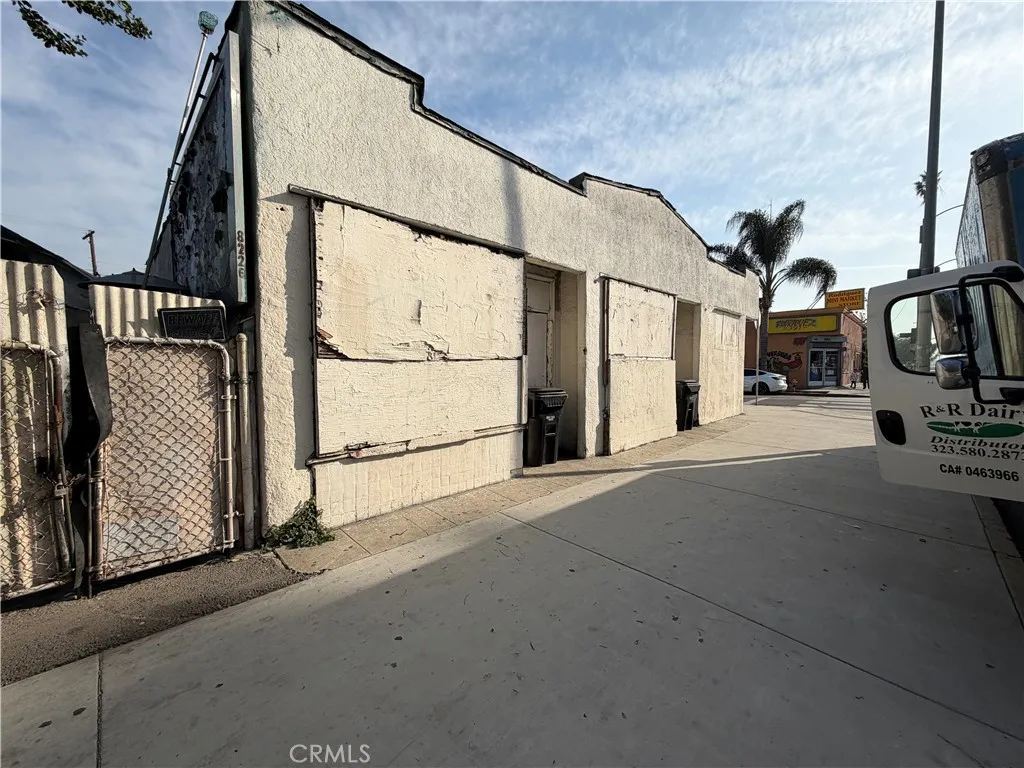 8230 S Main, Los Angeles, California 90003 — photo 4