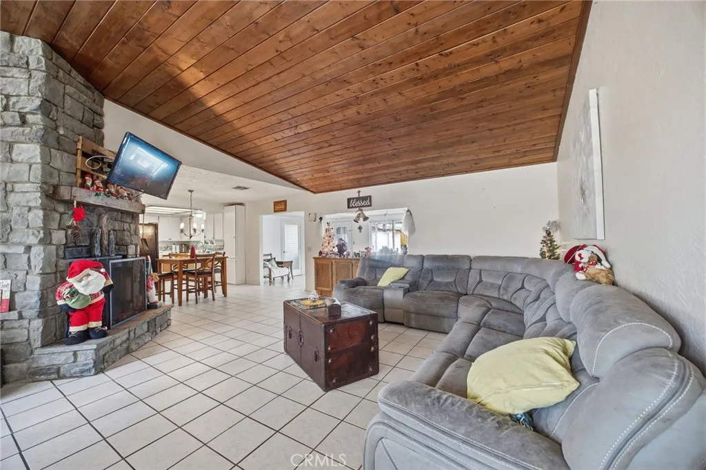 7725 Sahara, 29 Palms, California 92277 home-pic-4