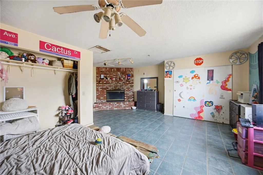 7725 Sahara, 29 Palms, California 92277 home-pic-16