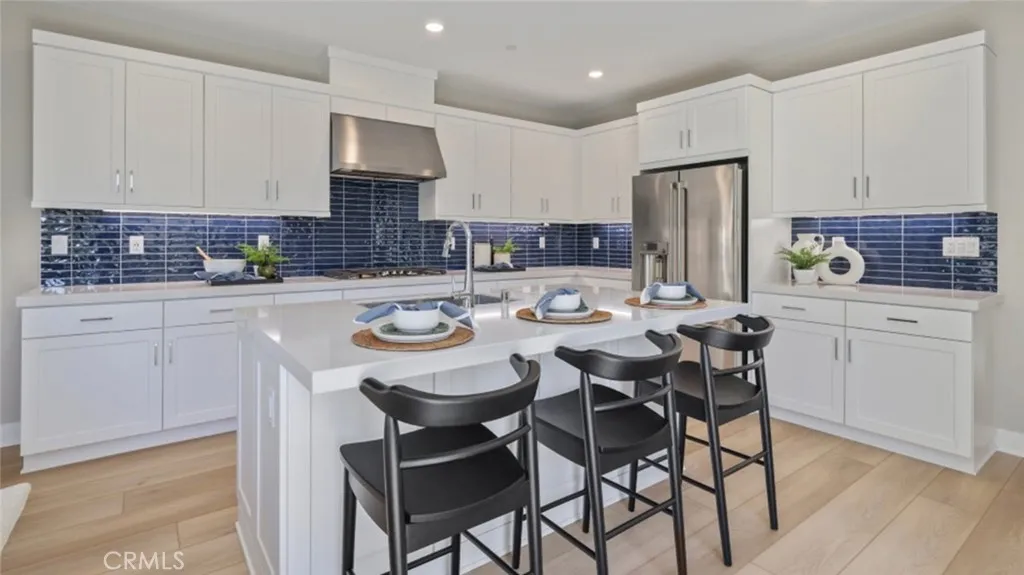 725 Guy Turner Drive, Camarillo, California 93010 home-pic-1