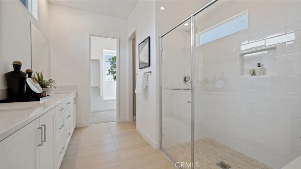 24500 Via El Balneario, Valencia, California 91354 home-pic-13