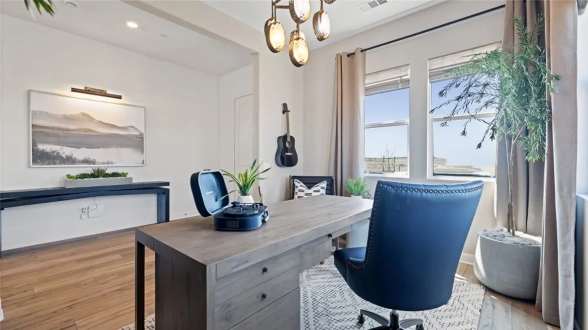 24500 Via El Balneario, Valencia, California 91354 home-pic-10