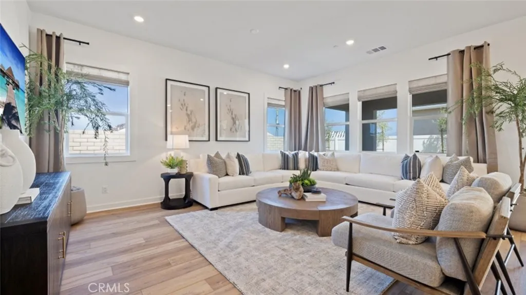 24500 Via El Balneario, Valencia, California 91354 home-pic-6