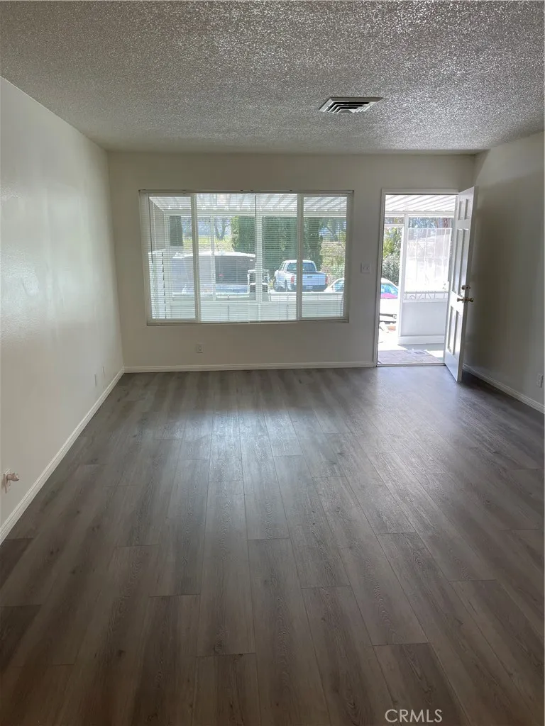 150 E Lakeshore Drive 82, Lake Elsinore, California 92530 home-pic-6