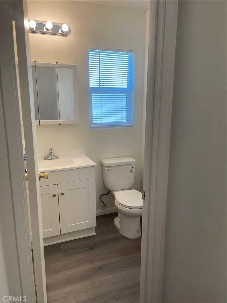 150 E Lakeshore Drive 82, Lake Elsinore, California 92530 home-pic-8