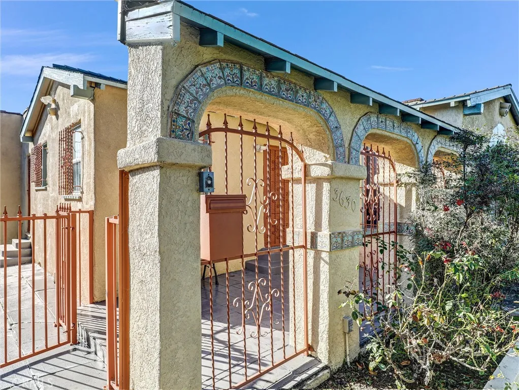 3630 W 61st, Los Angeles, California 90043 home-pic-6