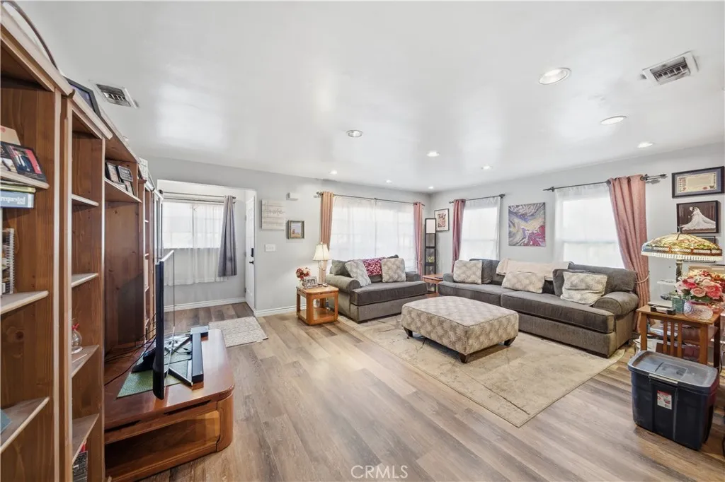 1298 W Baseline, Claremont, California 91711 home-pic-10