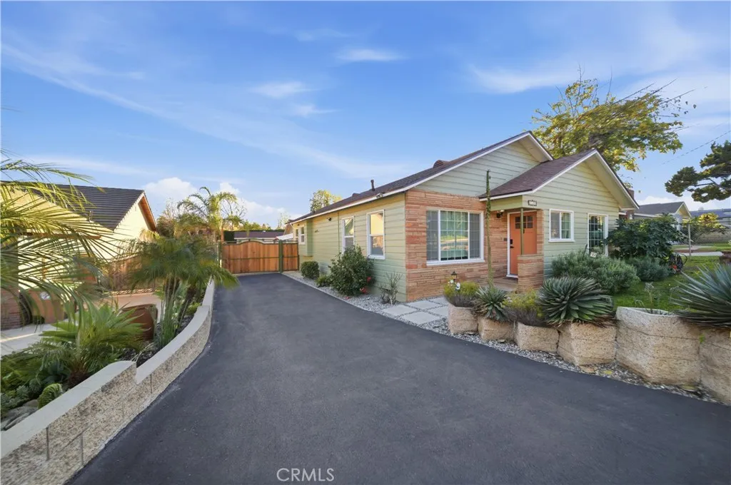 1298 W Baseline, Claremont, California 91711 home-pic-1
