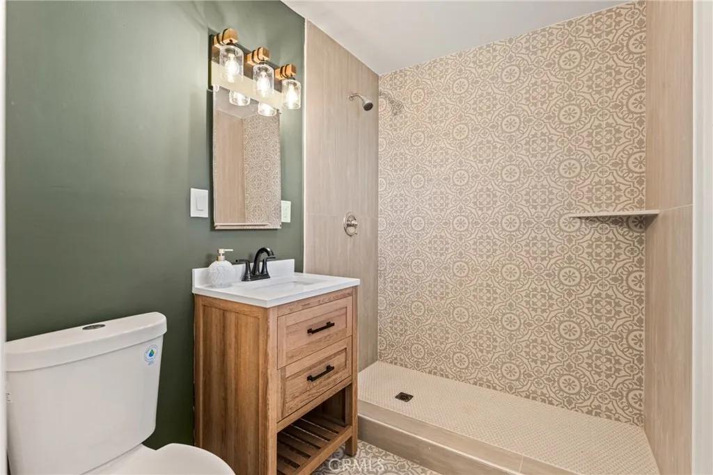 Master Bedroom Bathroom