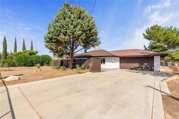 9925 Redwood, Hesperia, California 92345