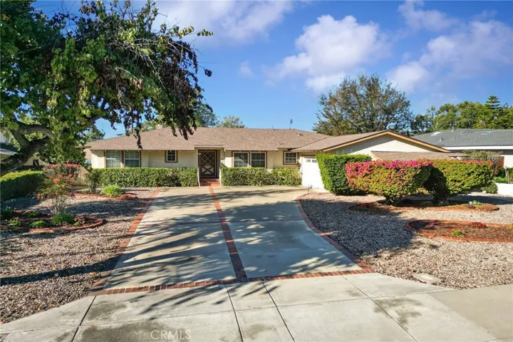 1019 Lake Forest Drive, Claremont, California 91711