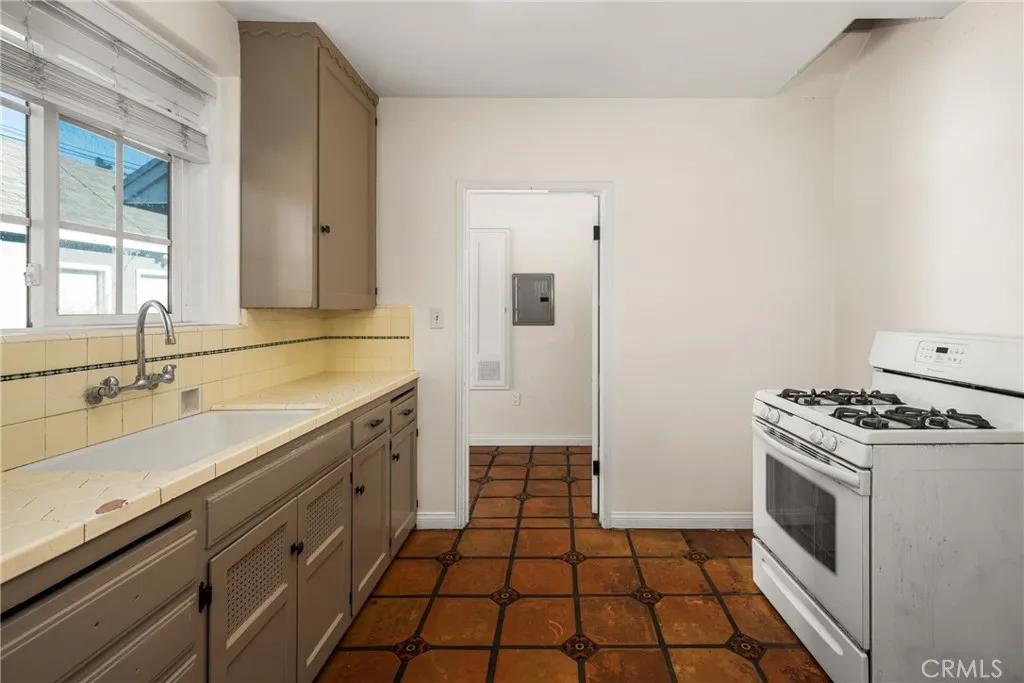 801 W 17th Street, Santa Ana, California 92706 home-pic-27