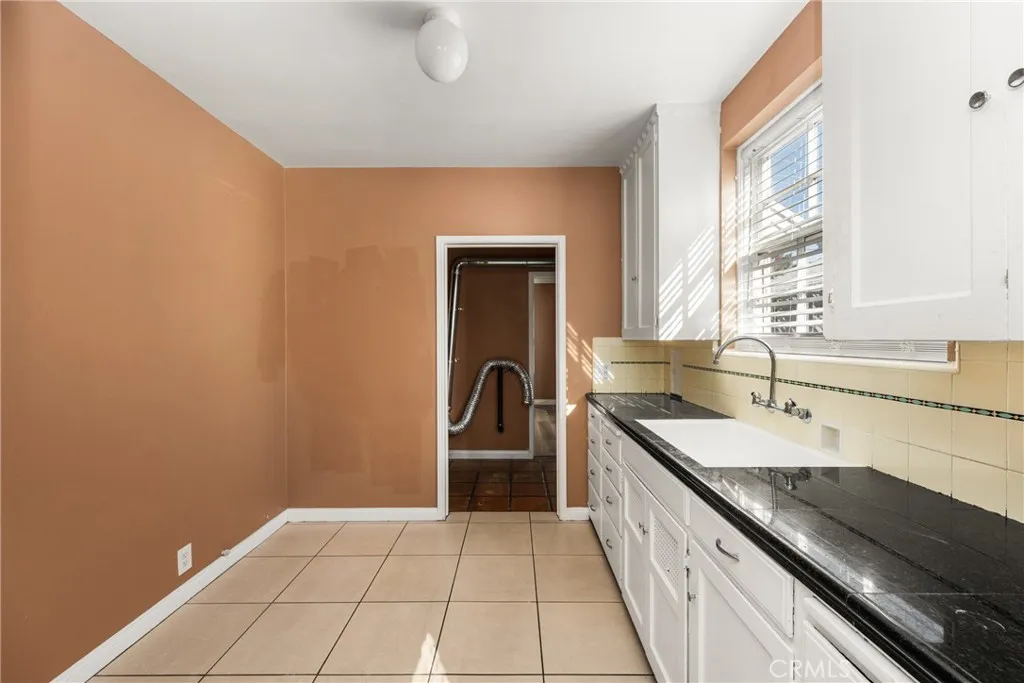 801 W 17th Street, Santa Ana, California 92706 home-pic-11