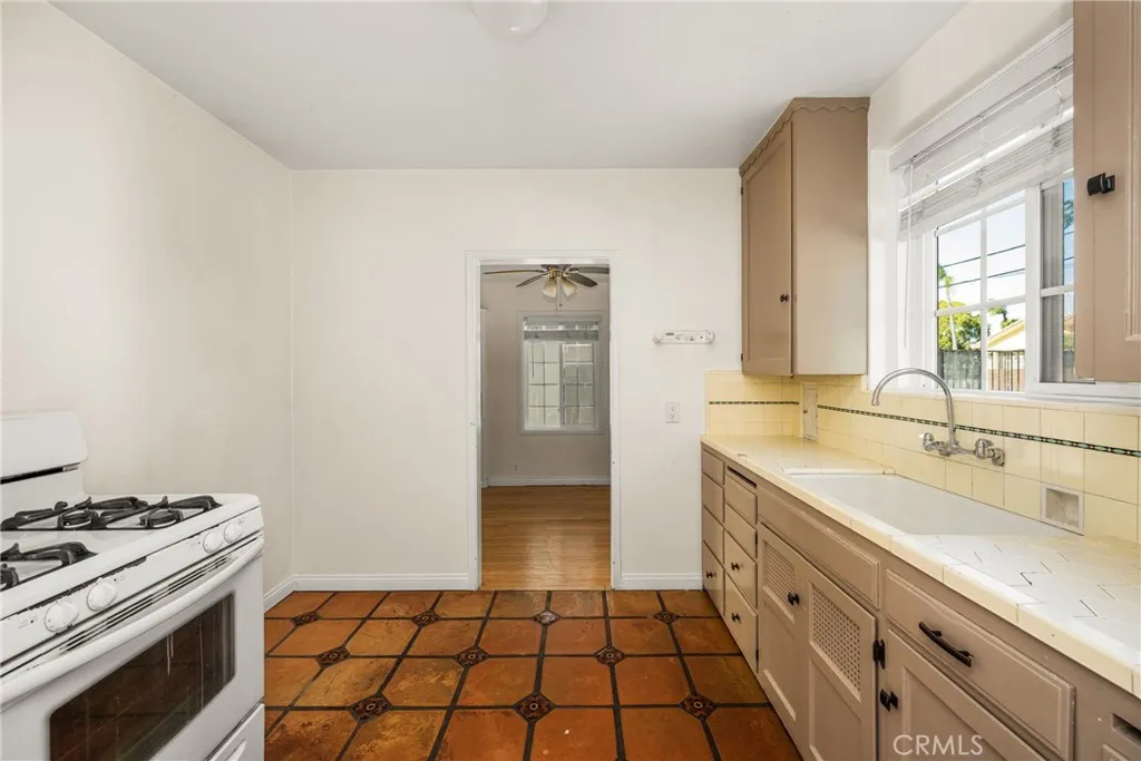 801 W 17th Street, Santa Ana, California 92706 home-pic-29