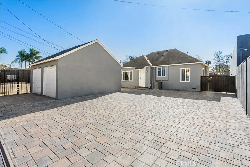 801 W 17th Street, Santa Ana, California 92706 home-pic-1