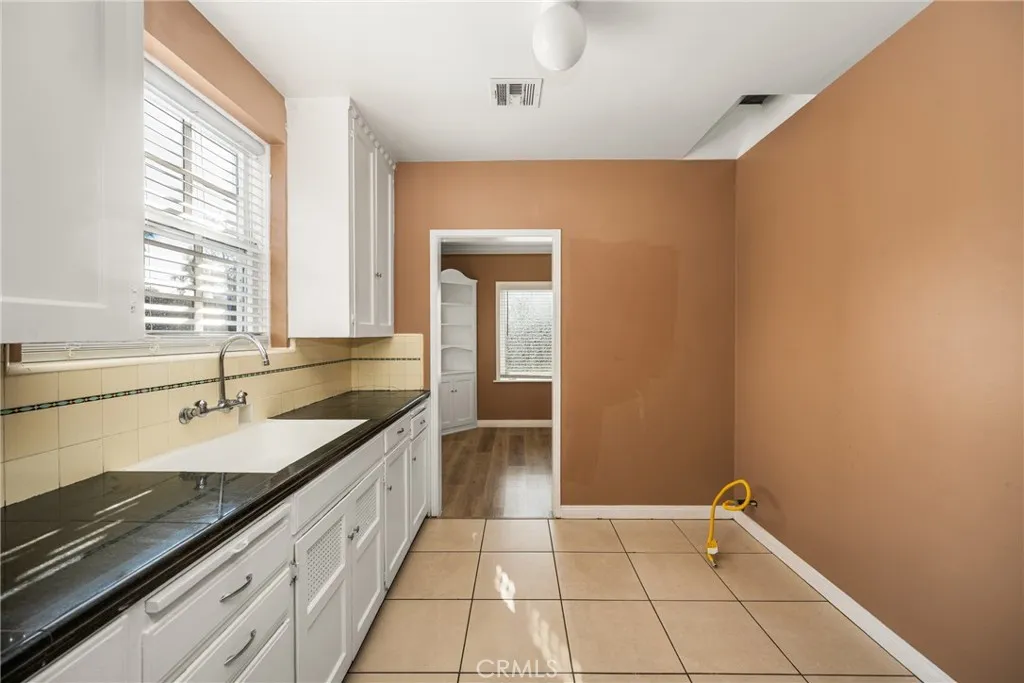801 W 17th Street, Santa Ana, California 92706 home-pic-13