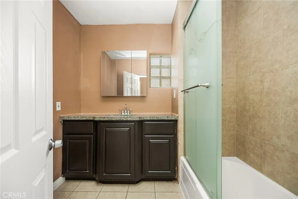 801 W 17th Street, Santa Ana, California 92706 home-pic-18