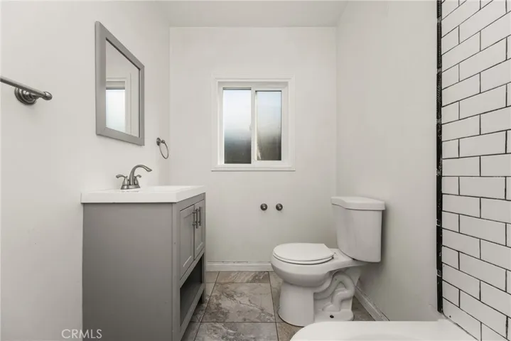 Unit #2 Bathroom