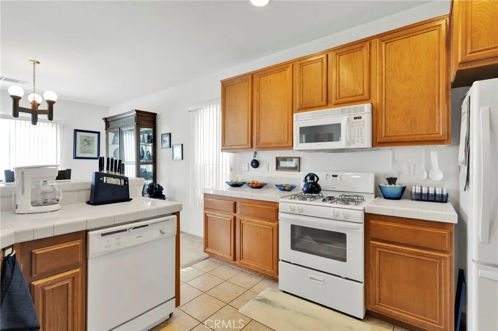 16179 Homoa, Victorville, California 92395 home-pic-15