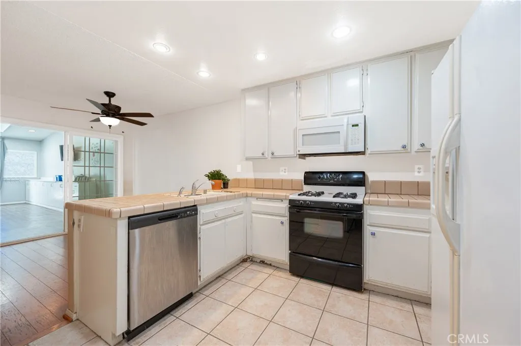 25710 Lupita, Valencia, California 91355 home-pic-11