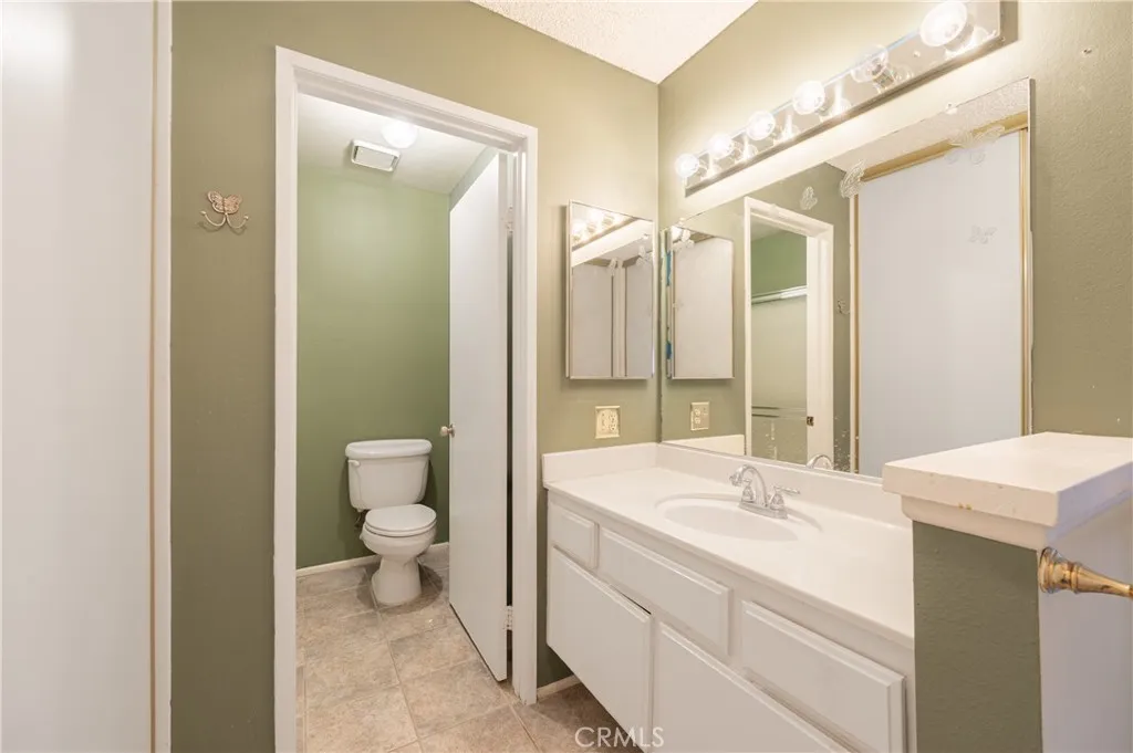 25710 Lupita, Valencia, California 91355 home-pic-22